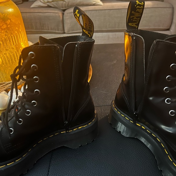 Doc Marten Air Wair Jadon Black Leather Platform Boots Women’s Size 8 - Picture 2 of 7